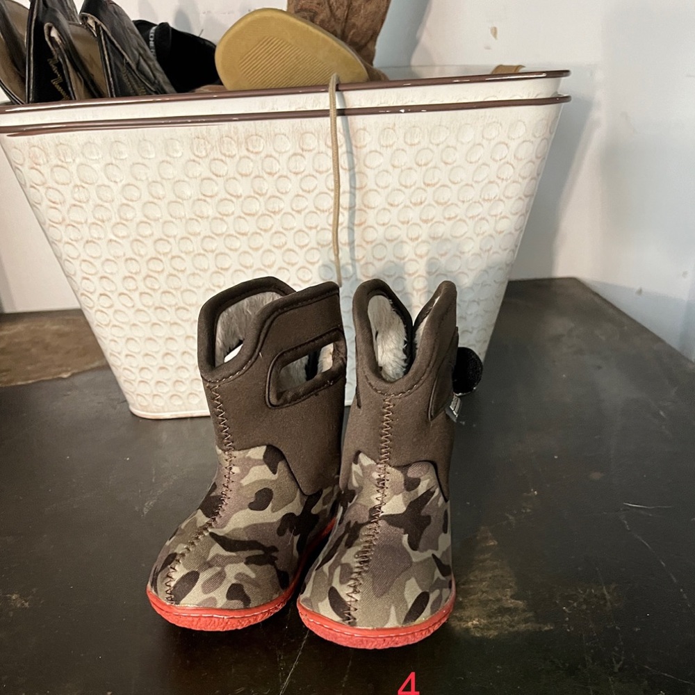 Brown Camo Bog Rain Boots